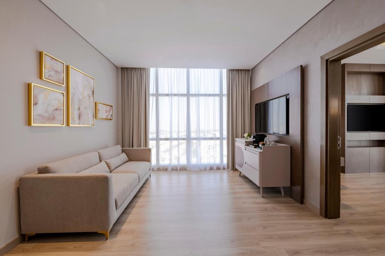 Superior King Suite City View Shuttle to the Beach Mall & Metro Station,1244186410:JPEG