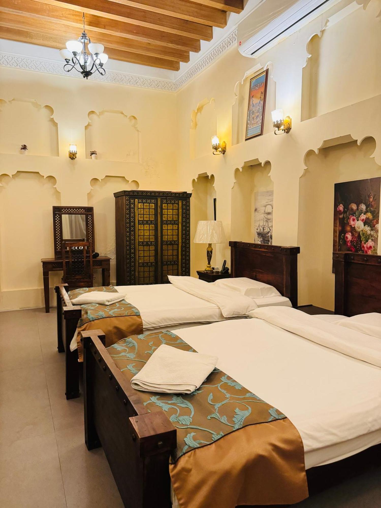 Quarto com Cama de Casal ou 2 de Solteiro