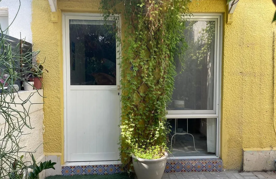 Tropicana Guestroom 7 Min Walk From The Beach-1