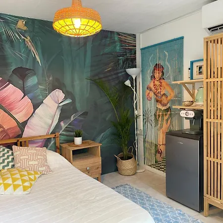 Tropicana Guestroom 7 Min Walk From The Beach-3