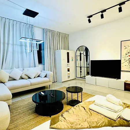Private Rooms In 3 Bedroom Apartment Skynest Homes Marina Pinnacle-2